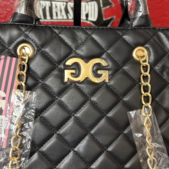 Gilda ParisElegant Black Quilted Tote Bag with Gold Accents - Picture 3 of 11